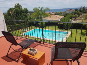 Wave House. Terrace, BBQ,piscina,800mt to beach